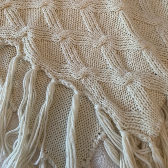 Accessory st cream knit poncho - Picture 5 of 8
